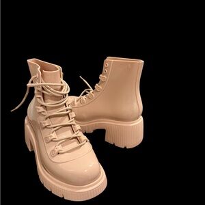 Melissa Women's Cream Ankle Boots